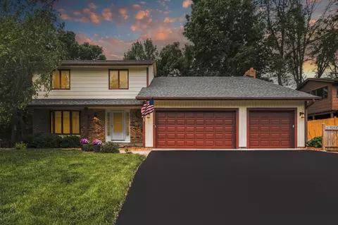 2101 Raymar Ct, Burnsville, MN 55337