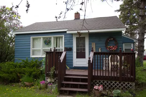 109 Maple Ave S, Thief River Falls, MN 56701
