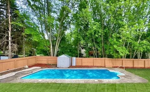 1748 Peltier Lake Dr, Centerville, MN 55038