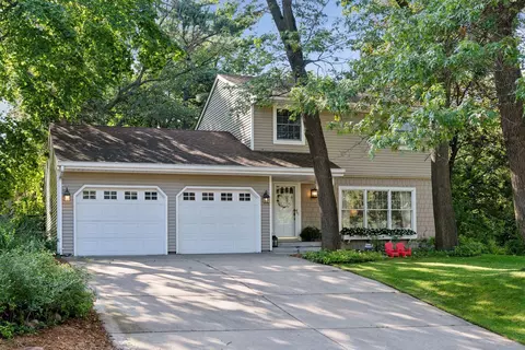 1430 Kerry Cir NE, Minneapolis, MN 55432