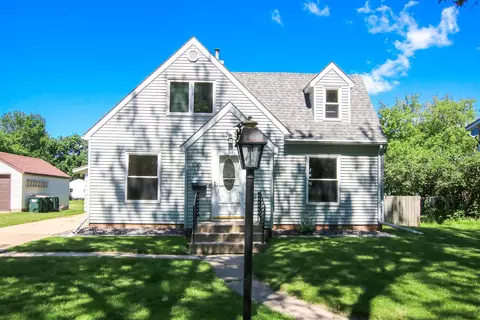 574 Carlisle St NE, Hutchinson, MN 55350