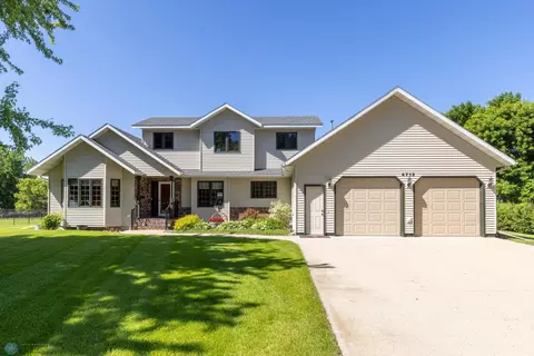 4713 Crystal Creek Dr, Moorhead, MN 56560