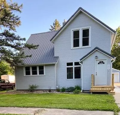 322 12th St, Heron Lake, MN 56137