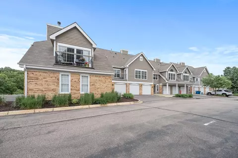 6145 Chasewood Pkwy #203, Minnetonka, MN 55343