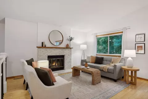 6932 Sherwood Rd, Woodbury, MN 55125