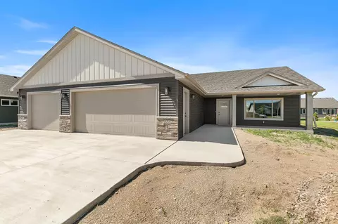 1688 Hurst Castle Rd, Saint Cloud, MN 56303