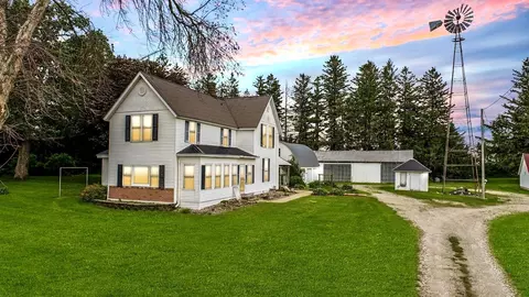 21347 260th St, Fountain, MN 55935
