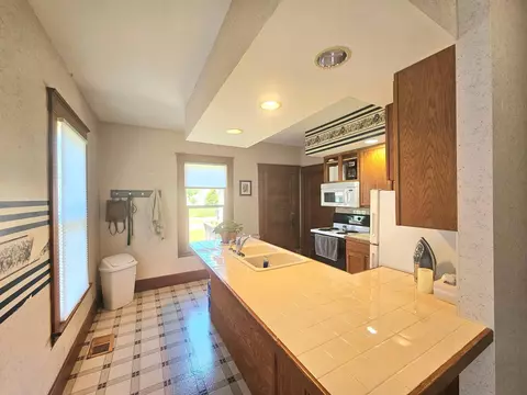 306 W 5th St, Morris, MN 56267 photo 3