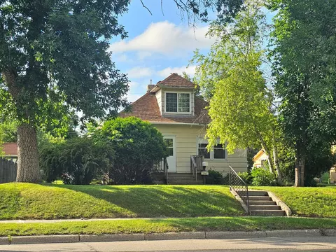 306 W 5th St, Morris, MN 56267