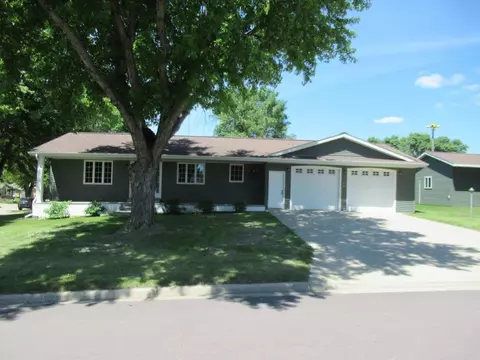 206 W 7th St, Adrian, MN 56110