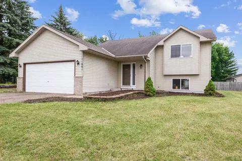 11881 Marigold Cir, Lindstrom, MN 55045