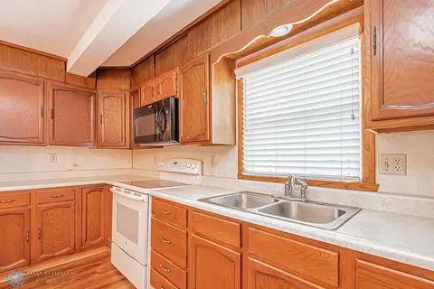 1009 18th St S, Fargo, ND 58103 photo 7