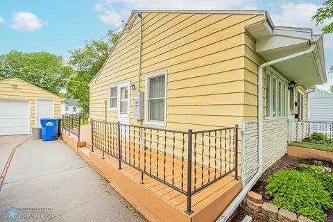 1009 18th St S, Fargo, ND 58103 photo 3