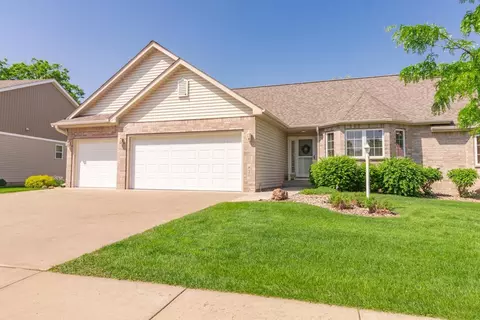 820 Aurora Cir, Red Wing, MN 55066