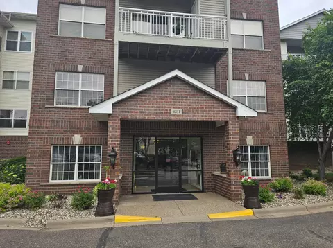 2231 Penn Pl #118, North Saint Paul, MN 55109