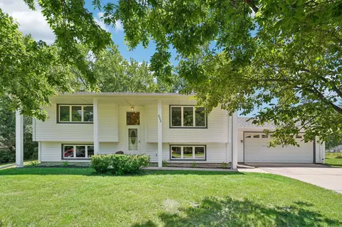 652 Iona Ln, Roseville, MN 55113