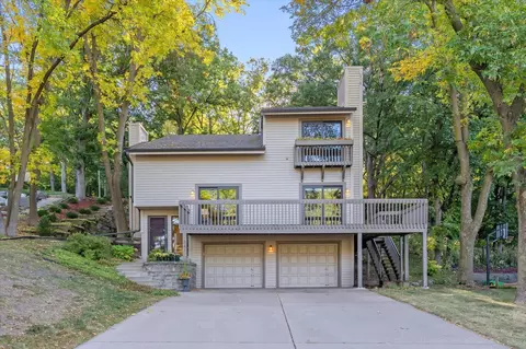 8751 Wood Cliff Rd, Bloomington, MN 55438