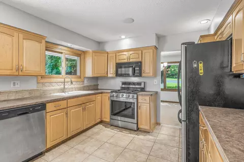 13217 Birchwood Ln, Burnsville, MN 55337
