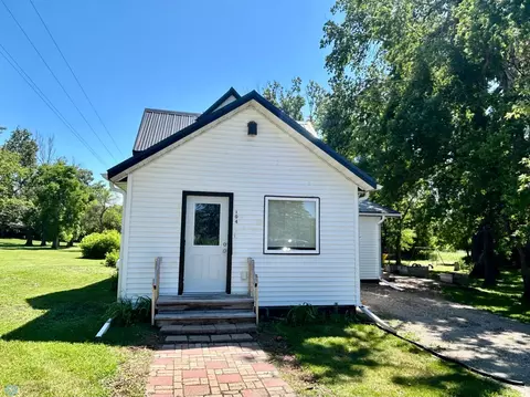 104 1st St E, Hunter, ND 58048