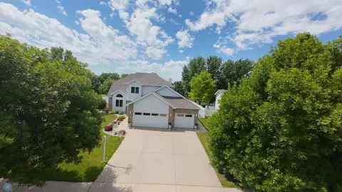 2515 33 St S, Fargo, ND 58103