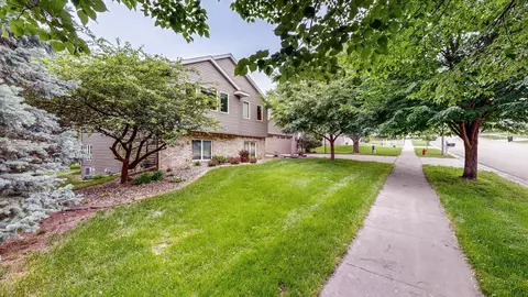 2102 Ponderosa Dr SW, Rochester, MN 55902