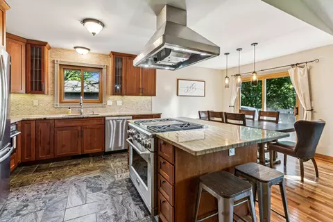 7000 Redwing Ln, Chanhassen, MN 55317