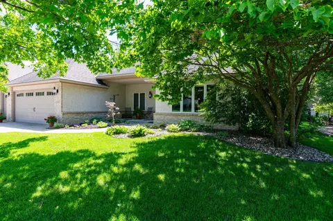 1048 Stein Dr, Waconia, MN 55387