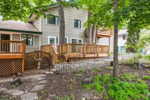 2762 Upland Ln N, Plymouth, MN 55447