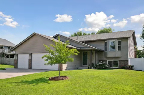 460 Tiffany Dr, Hastings, MN 55033