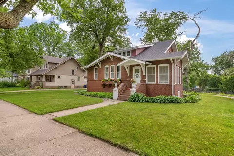 424 4th Ave SW, Faribault, MN 55021