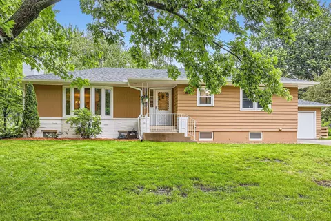 8130 Patsy Ln, Golden Valley, MN 55427