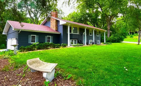 15834 Randall Ln, Minnetonka, MN 55345