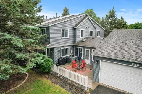 2507 Wimbledon Pl, Woodbury, MN 55125