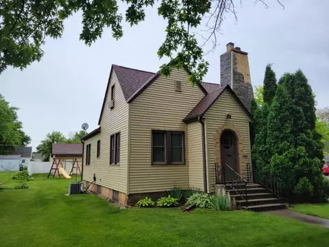301 W Franklin, Wells, MN 56097