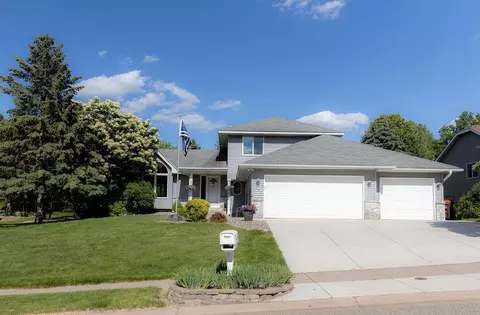 1122 Lakewood Dr S, Maplewood, MN 55119