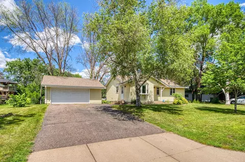 1600 Amy Ln, Brooklyn Center, MN 55430