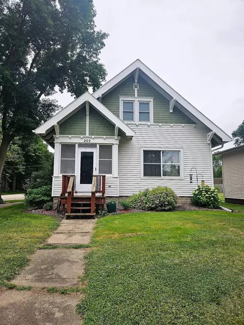 202 Ash Ave W, Swea City, IA 50590