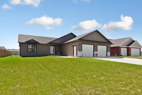 615 Birchwood Ln SE, Owatonna, MN 55060