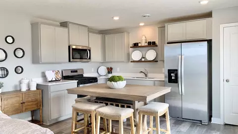 1933 Highview Ter, Shakopee, MN 55379