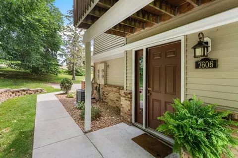 7606 Vinewood Ct #606, Maple Grove, MN 55311