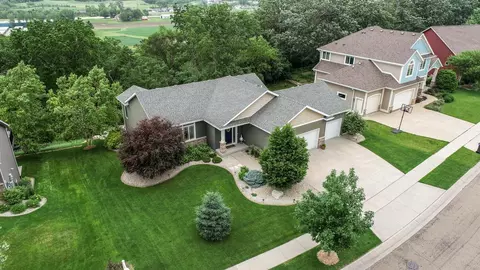 4035 Stone Point Dr NE, Rochester, MN 55906