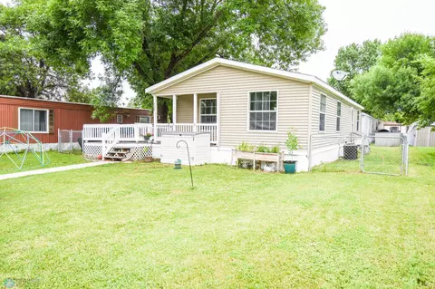 428 Baja Ln, Fargo, ND 58103