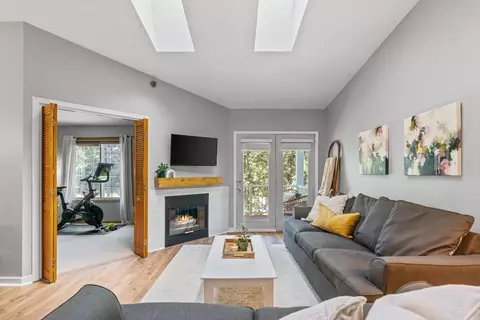 11211 Oregon Cir, Bloomington, MN 55438