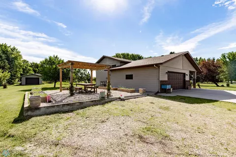 7916 Aquarius Dr, Fargo, ND 58104 photo 6