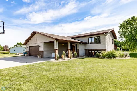 7916 Aquarius Dr, Fargo, ND 58104 photo 4