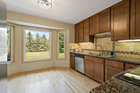 1437 Foxglove Ct, Shakopee, MN 55379