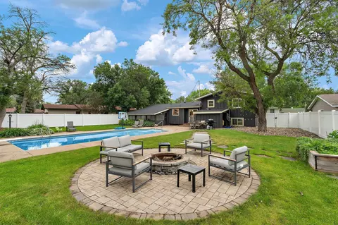 5625 81st Ave N, Brooklyn Park, MN 55443