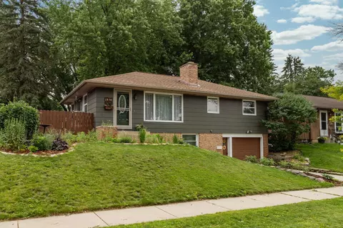 2830 17th Ave NW, Rochester, MN 55901