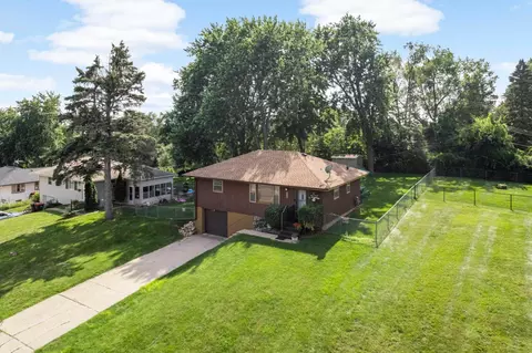 188 Greenway Ave N, Oakdale, MN 55128
