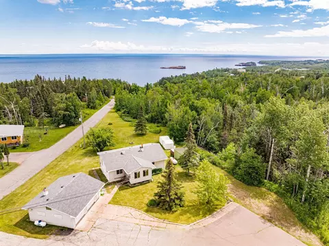 5282 Highway 61, Silver Bay, MN 55614